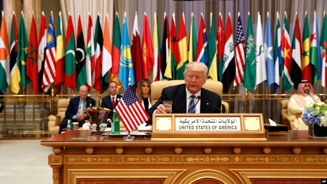 AQSh Prezidenti Donald Tramp Riyodda o'tgan xalqaro anjumanda, 21-may, 2017-yil, Riyod, Saudiya Arabistoni.