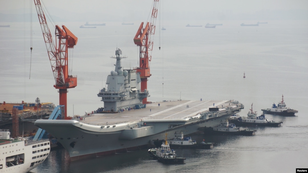 中國第一艘自己開發的航空母艦2018年8月26日在中國遼寧省大連市離開港口，進行第二次海上試航（2018年8月26日）。