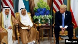 دونالد ترامپ رئیس جمهوری آمریکا و امیر کویت در ۲۱ ماه مه ۲۰۱۷ برای نخستین بار در ریاض پایتخت عربستان سعودی دیدار کردند.