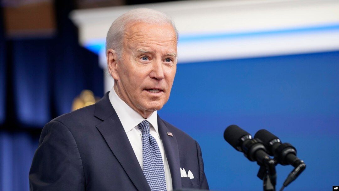 El presidente Joe Biden reconoció que un documento con marca de “secreto” de su época como vicepresidente fue encontrado en su “biblioteca personal” en su casa en Wilmington, Delaware, junto con otros documentos encontrados en su garaje.