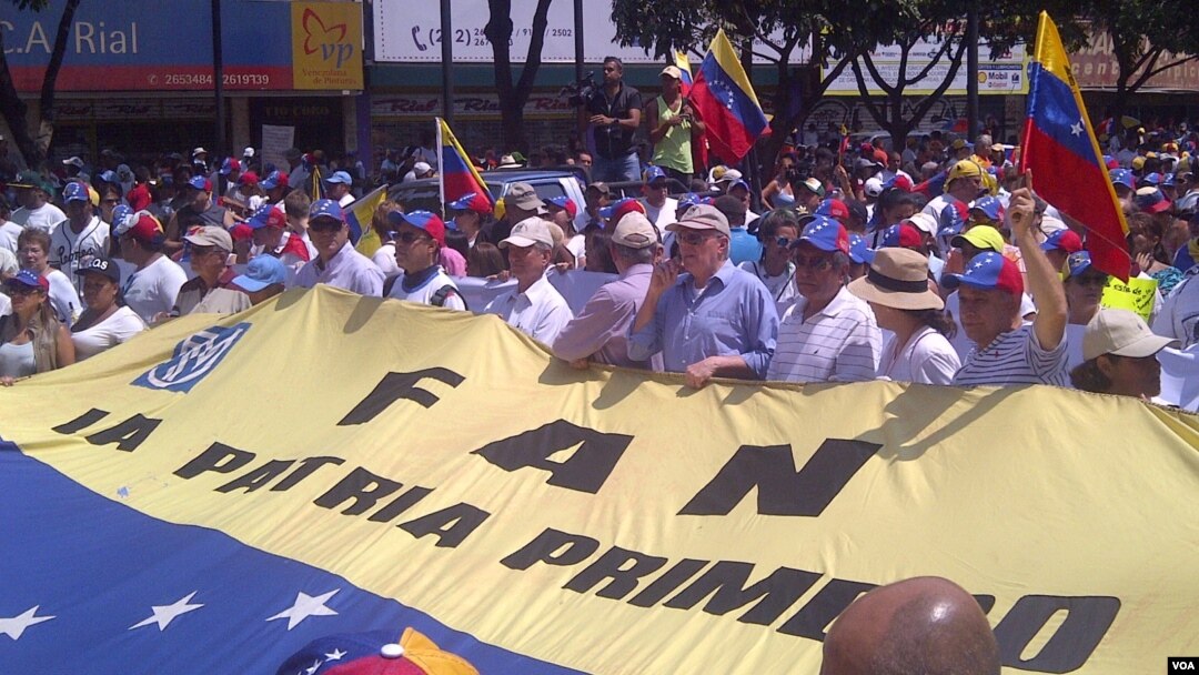 La marcha, convocada por la diputada María Corina Machado, pide explicaciones de la presencia de cubanos en las fuerzas armadas de Venezuela. [Foto: Alvaro Algarra, VOA].